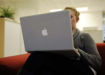 Opiskelijoiden vaikutusmahdollisuuksia ja koulun yhteyksiä ympäröivään yhteiskuntaan on tarpeen vahvistaa entisestään.