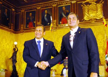Perun tuleva presidentti Ollanta Humala (vas.) kiertää ennen virkaanastujaisiaan lähes koko Etelä-Amerikan. Quitossa hän tapasi Ecuadorin presidentin Rafael Correan,