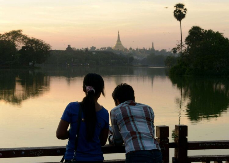 Asean-maihin kuuluu muun muassa Myanmar eli entinen Burma. Kuvassa Kandawgyi-järvi entisessä pääkaupungissa Yangonissa.