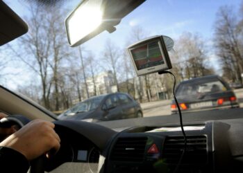 Miehet nukahtavat rattiin 2,5 kertaa todennäköisemmin kuin naiset.