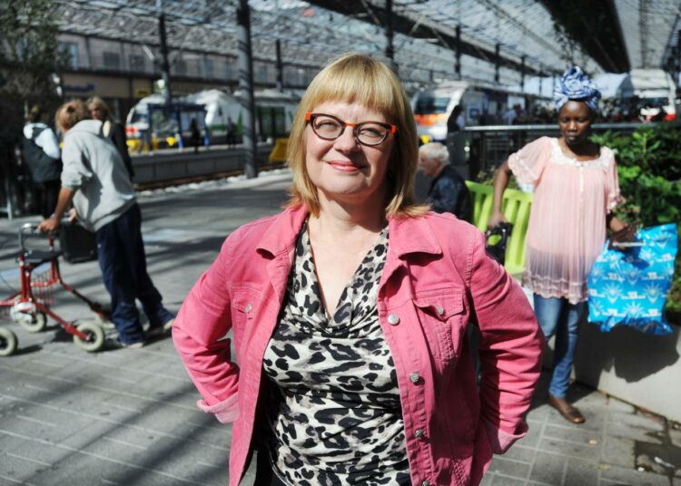 Sirpa Puhakka on toiminut kaupunginvaltuutettuna vuodesta 2001. Nykyisin hän on myös kaupunginhallituksen jäsen.