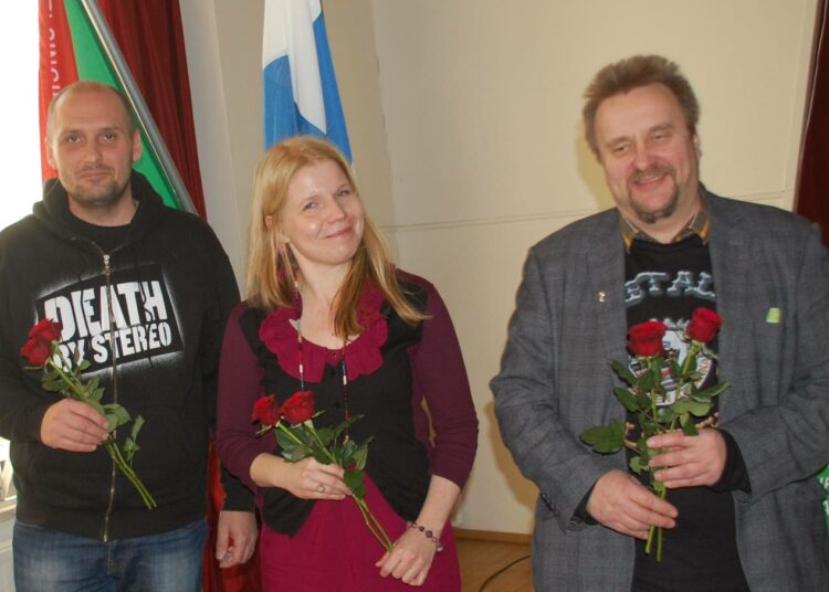 Riikka Korpinurmi jatkaa Helsingin Vasemmistoliiton puheenjohtajana varapuheenjohtajinaan Mikko Jokio (vas.) ja Ilpo Haaja.