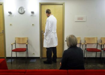 Työterveyslääkärit kirjoittivat yleislääkäreitä vähemmän sairauslomaa samoille potilastapauksille.
