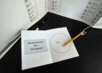 Ennakkoon pääsee kotimaassa äänestämään 8.–14. huhtikuuta. Kuva vuoden 2011 eduskuntavaaleista.