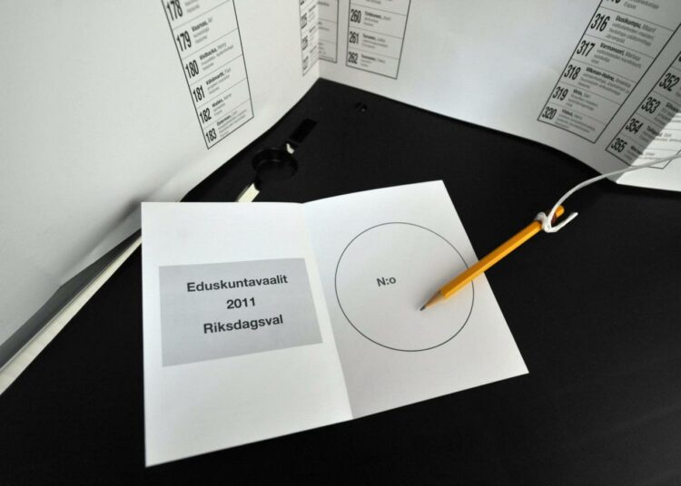 Ennakkoon pääsee kotimaassa äänestämään 8.–14. huhtikuuta. Kuva vuoden 2011 eduskuntavaaleista.