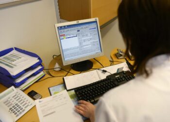 Julkiseen sektoriin kohdennettavat valtavat säästöt osuvat eniten naisten työoloihin ja jättävät naisia työttömiksi, kirjoittaa kansanedustaja Hanna Sarkkinen blogissaan.