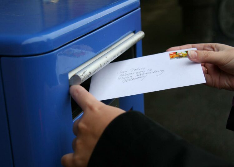 Kirjepostin merkittävä väheneminen on saanut postin suunnittelemaan jakelun lisäämistä myös illalla.