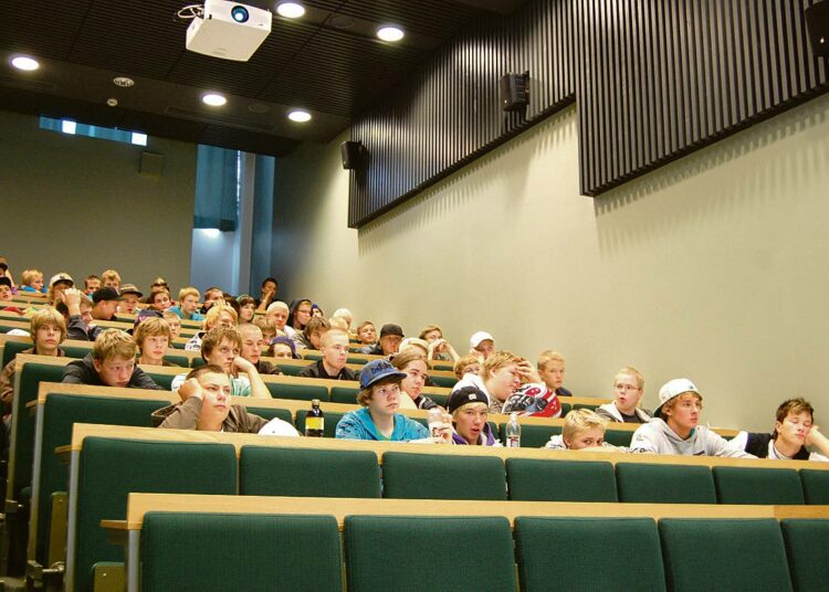 Kirjoittajan mielestä toisen asteen koulutukseen voisi liittää oppitunteja, joilla työmarkkinajärjestöt kertovat toiminnastaan. Kuva Jyväskylän ammattiopistosta.