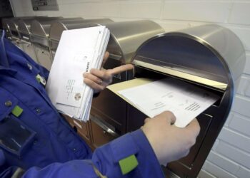 Postilakiin kaavaillaan myös muutosta, joka sallisi jakelun kerrostaloissa lokerikkoihin huoneistokohtaisten postiluukkujen ohella.