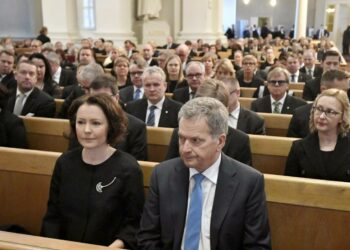 Presidentti Sauli Niinistö ja Jenni Haukio valtiopäivien ekumeenisessa avajaisjumalanpalveluksessa Helsingin tuomiokirkossa.