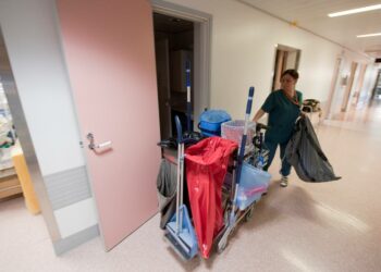 Työterveyslaitoksen tutkimuksen mukaan etenkin sairaala-apulaisista ja siivoojista 55 prosenttia koki mahdollisuutensa vaikuttaa muutoksiin vähäisiksi.