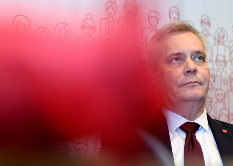 Antti Rinne SDP:n eduskuntaryhmän järjestäytymiskokouksen tiedotustilaisuudessa viikko sitten.