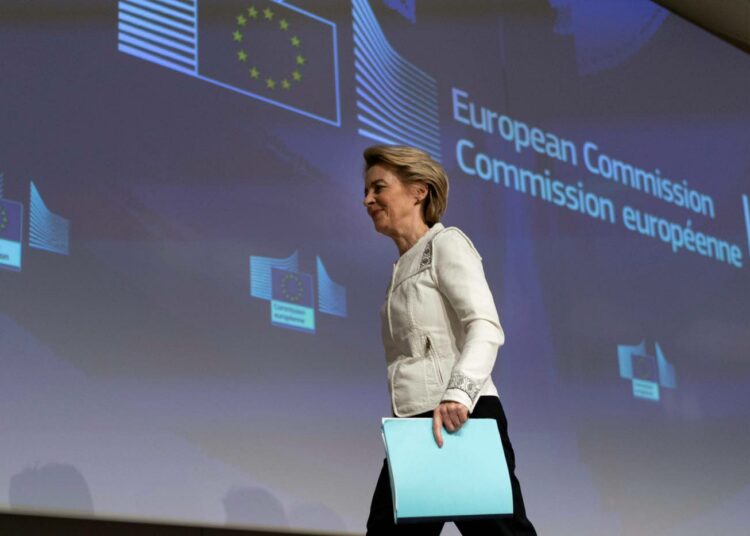 EU:n komission puheenjohtaja Ursula von der Leyen.