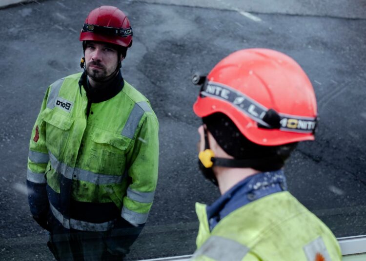 Ruotsalainen harmittelee, että paperiteollisuudesta on tullut hänen näkemyksensä mukaan valtataistelun kenttä, jossa kaikki on ulkoistettu, ja päätöksiä tehdään Suomen rajojen ulkopuolella.