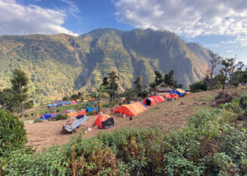 Monet Nepalin marraskuun maanjäristyksessä kotinsa menettäneet asuvat yhä teltoissa.