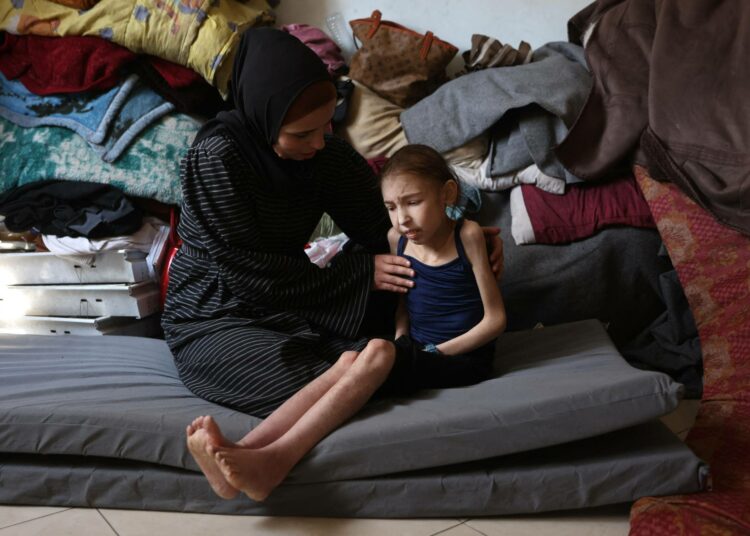 Palestiinassa lapset kärivät aliravitsemuksesta. Kuva on viikonvaihtelta Gazasta.