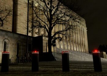 Luottamus Suomen poliittiseen järjestelmään on vajonnut pohjamutaan tämän hallituksen aikana.