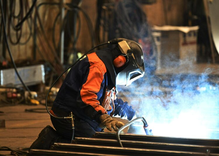 Ministeriö odottaa työllisyyden paranemisen alkavan teollisuudesta.