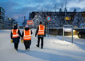 Suomalaiset uskovat ammattiliittoihin ostovoiman nostamisessa. Kuvassa on JHL:n lakkovahteja meneillään olevan yksityisen sosiaalipalvelualan lakossa.