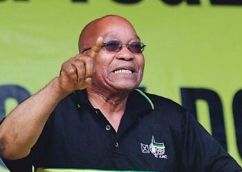 ANC:n puheenjohtaja Jacob Zuma puhumassa kampanjatilaisuudessa Ngwelezanassa Durbanin pohjoispuolella tiistaina.