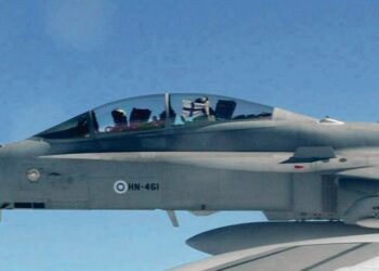 Kirjoittajan mielestä Suomen hankkimista Hornet-hävittäjistä ovat hyötyneet eniten asekauppiaat.