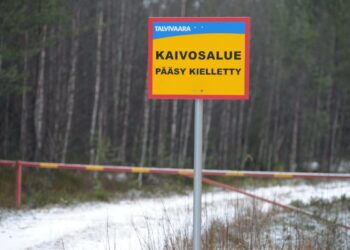 Vasemmistonuoret vaatii nykyistä tiukempia ympäristömääräyksiä ja ympäristövaikutusten  perusteellisempaa selvittämistä. Sen mukaan Talvivaaran kaivoksen aiheuttamat ympäristöongelmat osoittavat, että tähän on tarvetta.