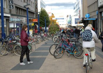 Pyöräilyviikon valtakunnallisia avajaisia vietetään tavallisestikin polkupyörien täyttämällä Jyväskylän kävelykadulla.