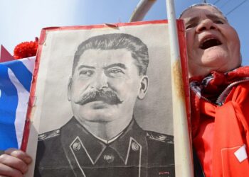 Neuvostoliiton vanhan .su-verkkopäätteen alla toimii myös laillisia sivustoja, kuten Stalinin ystävien www.stalin.su.