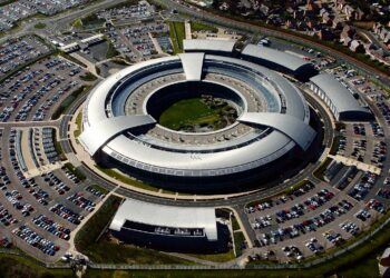 Britannian signaalitiedustelun GCHQ:n päämaja Gloucesterhiren Cheltenhamissa. GCHQ:n virallinen työntekijäluku on noin kuusituhatta.