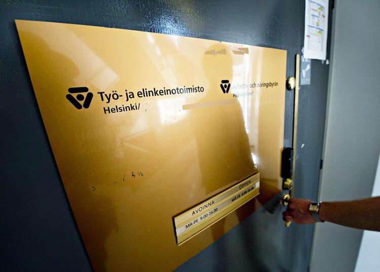 Toissa vuoden 281 000 työttömästä 230 000 kärsi tuoreen selvityksen mukaan rakenteellisesta työttömyydestä.