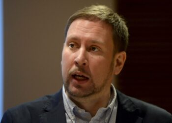 Vasemmistoliitto ei mene sosiaalietuuksien indeksikorotuksia leikkaavaan hallitukseen, puheenjohtaja Paavo Arhinmäki linjasi tiistaina.