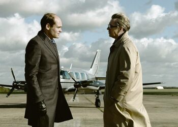 Tunnelmallisessa vakoilutrillerissä etsitään kaksoisagenttia brittien riveistä keskellä kylmää sotaa. Kuvassa David Dencik (vas.) ja Gary Oldman.