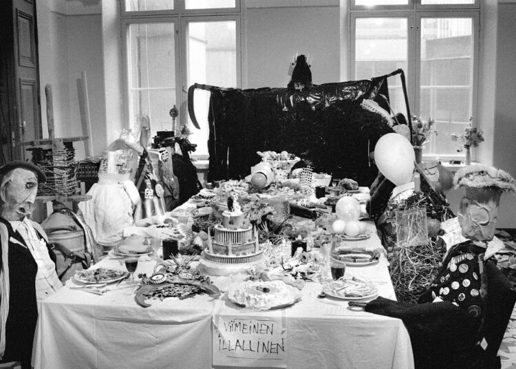 Erkki Pirtolan perustaman Ö-ryhmän teos Viimeinen illallinen vuonna 1980.