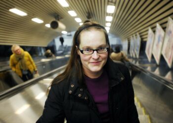 – On huolehdittava, että kaupungilla on käytännöt, jotka turvaavat jokaiselle oikeuden hoitoon ja hoivaan taloudellisesta asemasta riippumatta, sanoo vasemmistoliiton Helsingin valtuustoryhmän puheenjohtaja Anna Vuorjoki.