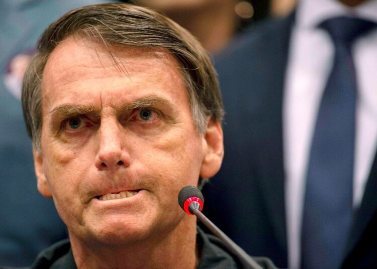 Äärioikeiston Jair Bolsonaro saa liikemiesten ja vaikutusvaltaisen agrobisneksen tuen.