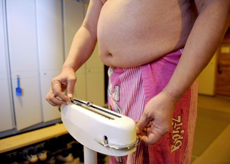 Ylipainon vaikutusta suomalaisten työmarkkinamenestykseen on tutkittu käyttäen hyväksi geneettistä taipumusta ylipainoon.