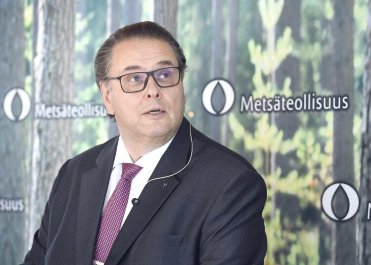 Metsäteollisuus ry:n hallituksen puheenjohtaja Ilkka Hämälä on sanonut suoraan, että työnantajien pyrkimys paikallisessa sopimisessa on lisätä työnantajan oikeutta päättää työn järjestämisestä eli lisätä niin sanottua direktio-oikeutta.