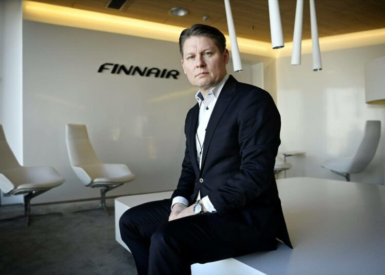 Finnairin toimitusjohtajan Topi Mantereen roimat bonukset ihmetyttävät Veronika Honkasaloa.