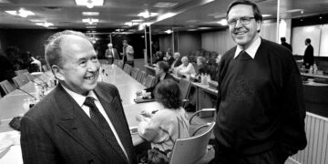 SKDL:n entiset puheenjohtajat Ele Alenius ja Kalevi Kivistö SKDL:n sosialistien seminaarissa toukokuussa 1997.