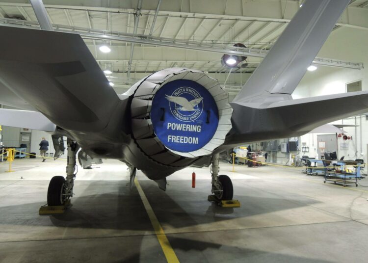 Juuri valmistunut F-35-hävittäjä kuvattiin Lockheed Martinin tehtaalla Fort Worthissa vuonna 2017.