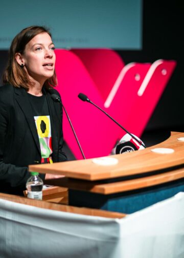 Europarlamentaarikko Li Andersson vasemmistoliiton puoluekokouksessa Vantaalla marraskuussa 2025.