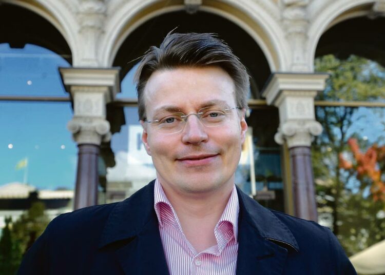 Suurista poliittisista ratkaisuista pitäisi käydä laaja kansalaiskeskustelu. Tämä on Marko Karttusen mielestä hänen väitöstutkimuksensa yksi keskeinen opetus.
