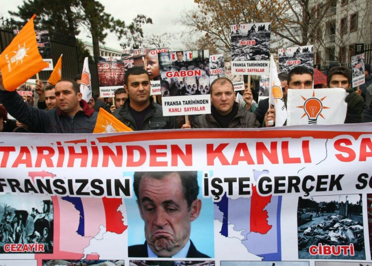 Ranskan vastainen mielenosoitus Turkin pääkaupungissa Ankarassa viime viikon perjantaina.