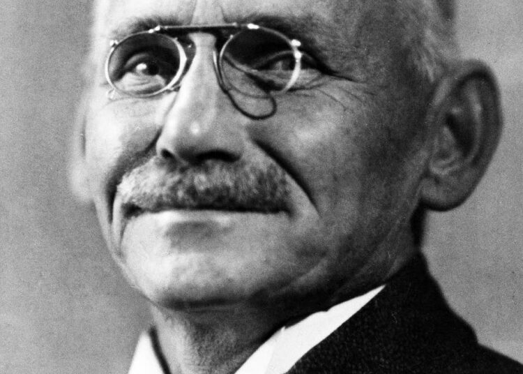 Joel Lehtonen kuvattuna vuonna 1933.