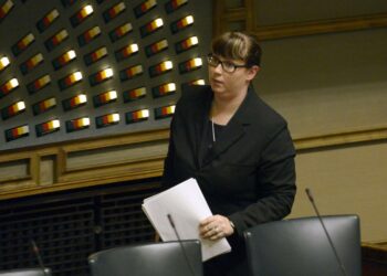 Liikenneministeri Merja Kyllönen.