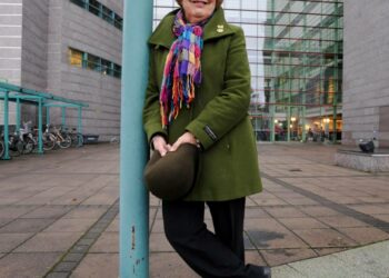 Suomi oli kenraalien, ruustinnojen ja rehtoreiden maa, Päivi Istala kuvaa tilannetta, jossa aloitti räväkän radiojournalistin uransa.