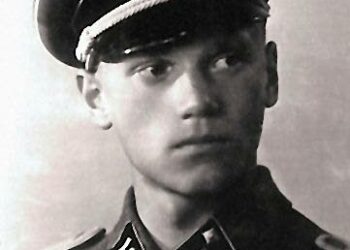 Lauri Törni palveli vuonna 1941 natsi-Saksan Waffen-SS-joukoissa Untersturmführerinä.