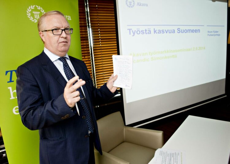 Akavan puheenjohtaja Sture Fjäder kertoi eläkeneuvottelujen nykytilasta järjestön työmarkkinaseminaarissa tiistaina.