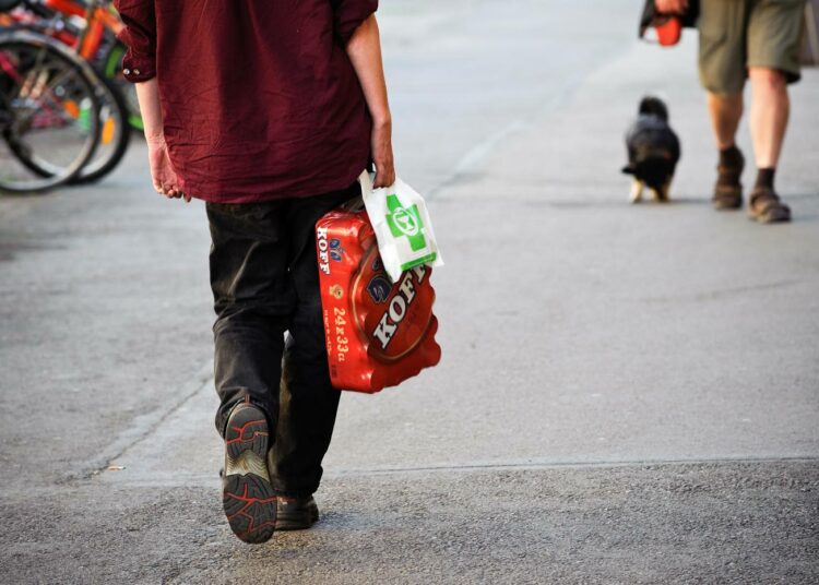 Alkoholijuomien kokonaiskulutus oli 11,6 litraa sataprosenttisena alkoholina 15 vuotta täyttänyttä asukasta kohti vuonna 2013.