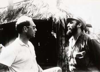Dokumentin fokuksena on Durschmiedin matka Kuubaan ja tapaaminen Fidel Castron kanssa vuonna 1958. Kuvassa Erik Durschmied ja Fidel Castro.